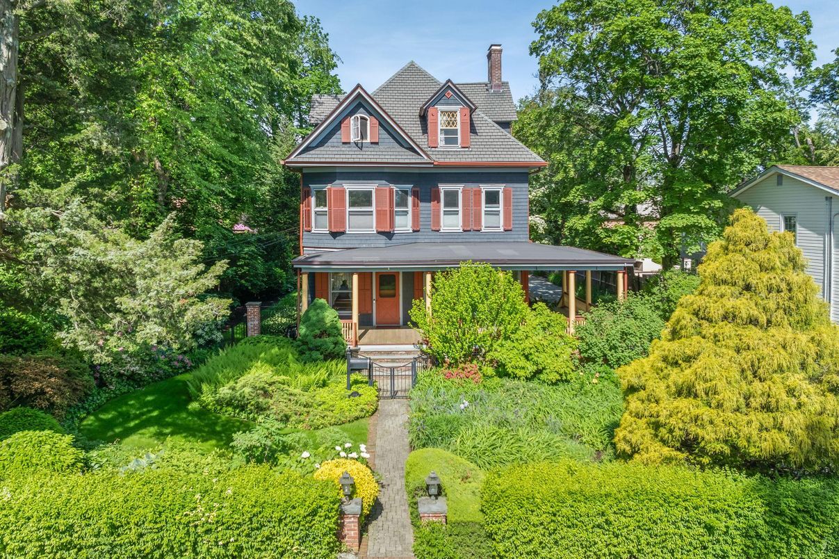 Backyard, Exterior, Facade, Queen Anne Victorian