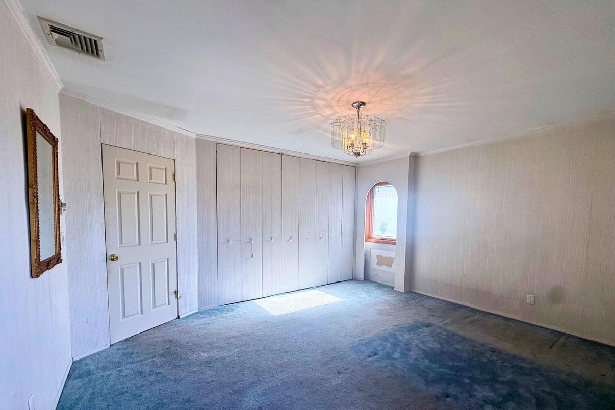 Chandelier, Empty room, Interior