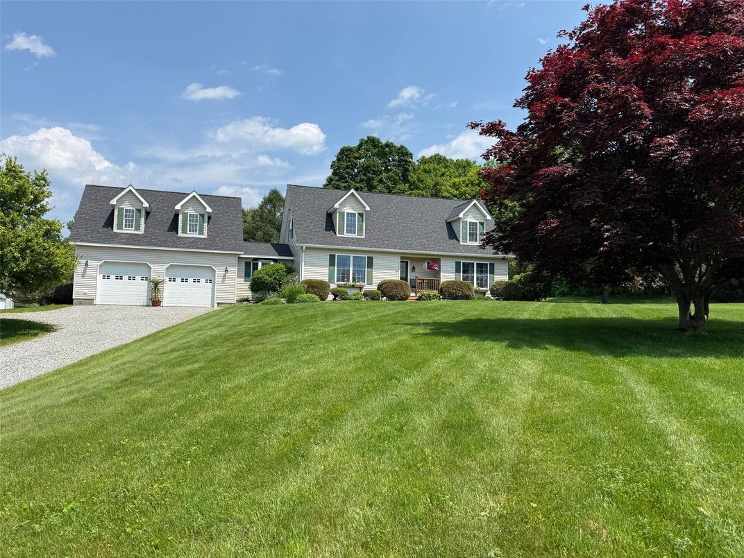 Attached, Exterior, Facade, Cape Cod