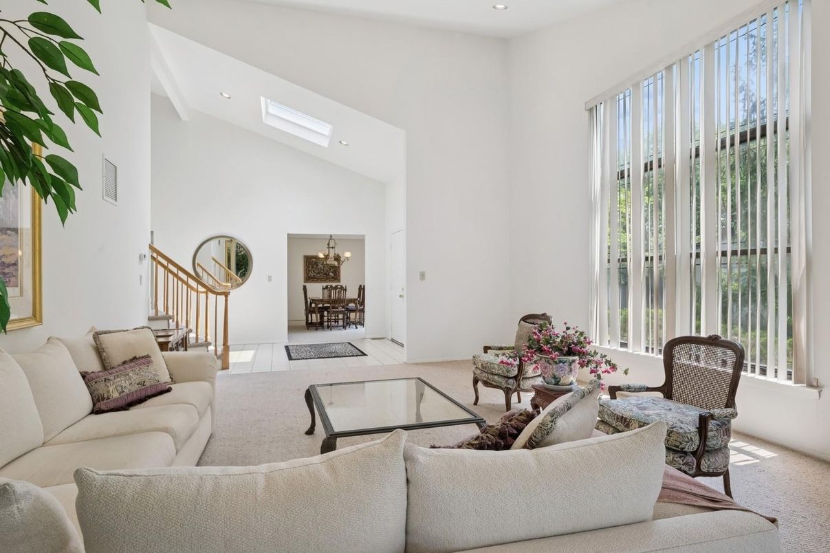 Chandelier, Dining room, Interior, Living room, Recessed Lighting