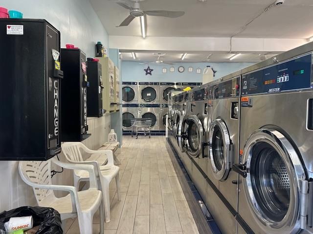 Interior, Washer, Wood Texture Flooring