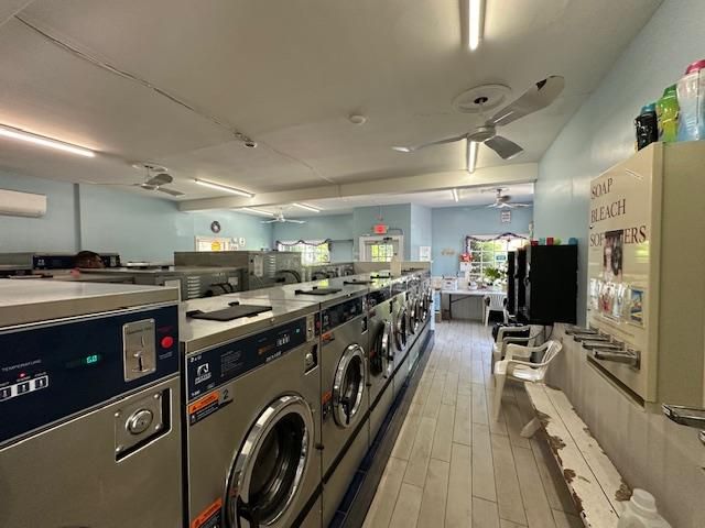 Interior, Washer, Wood Texture Flooring