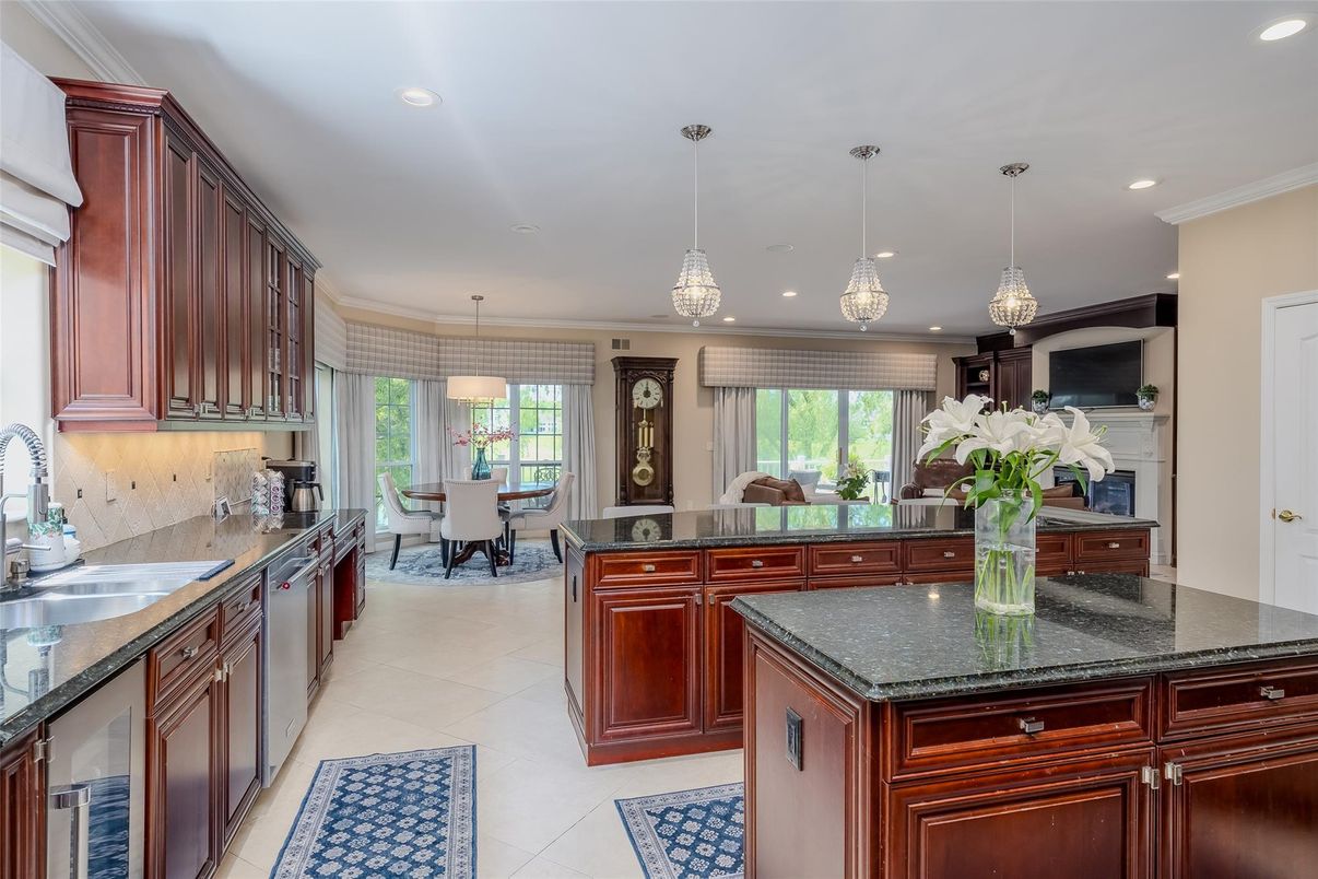 Dining room, Interior, Kitchen, Pendant Lights, Recessed Lighting, Stainless Steel Appliances