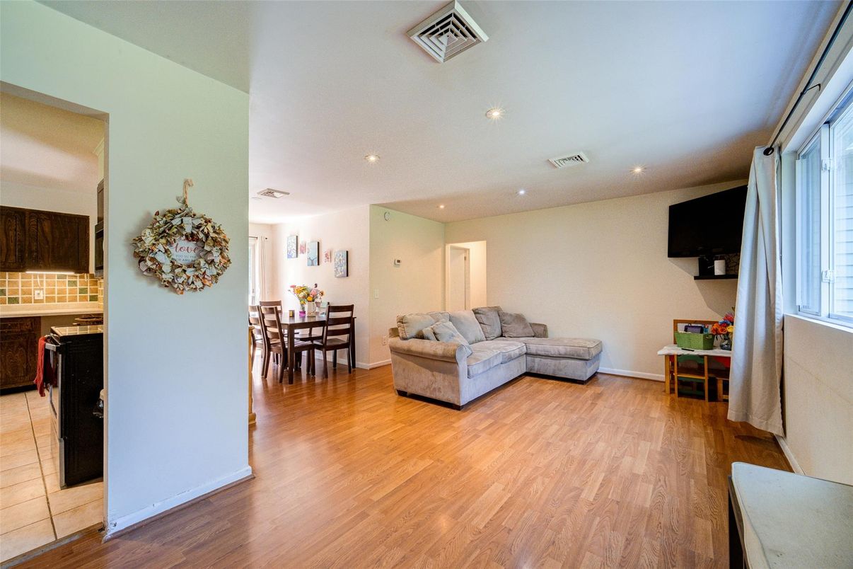 Dining room, Interior, Living room, Recessed Lighting, Wood Texture Flooring