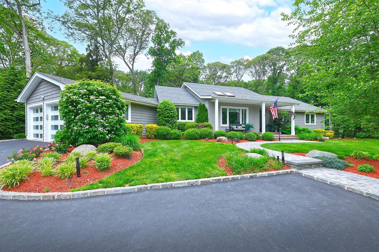 Attached, Exterior, Facade, Ranch