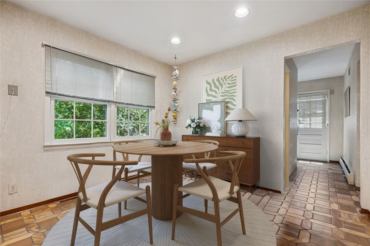 Dining room, Interior, Recessed Lighting