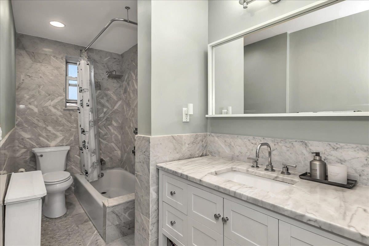 Bathroom, Interior, Marble, Marble Walls, Recessed Lighting