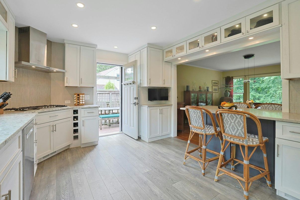 Dining room, Interior, Kitchen, Pendant Lights, Recessed Lighting, Wood Texture Flooring