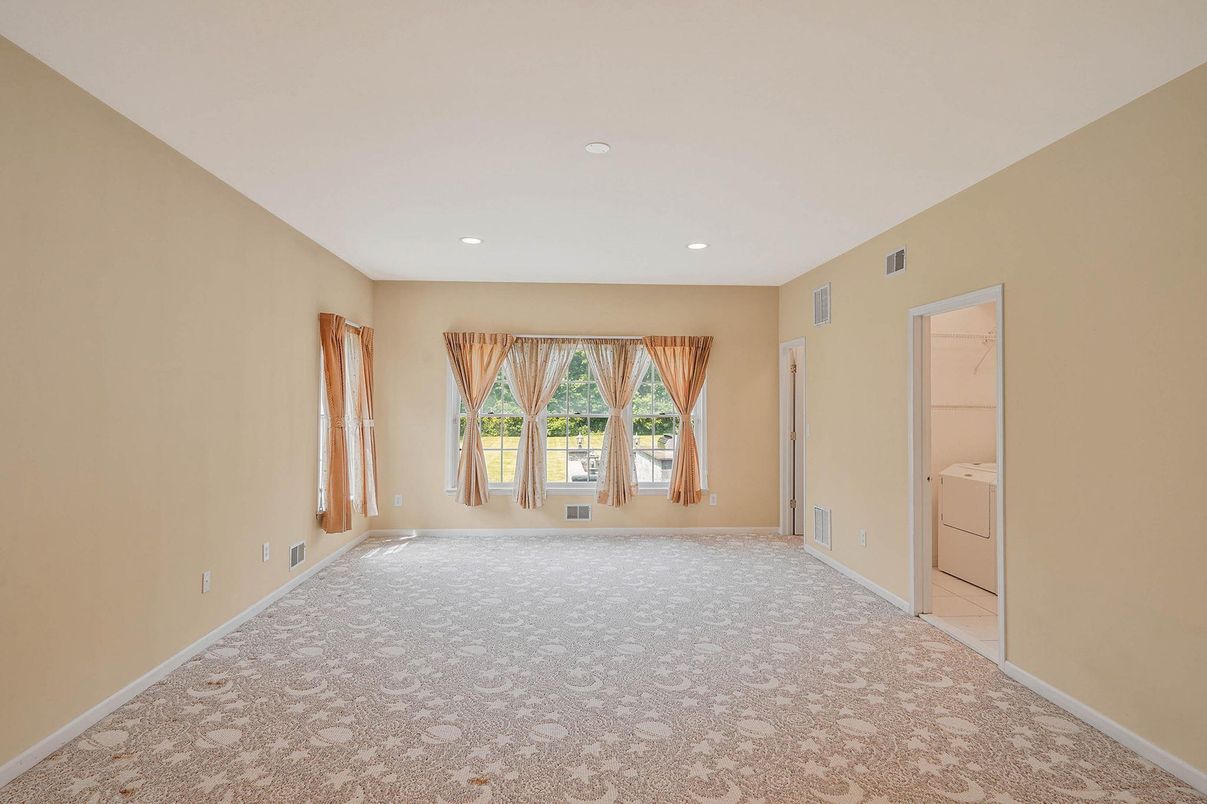 Empty room, Interior, Recessed Lighting