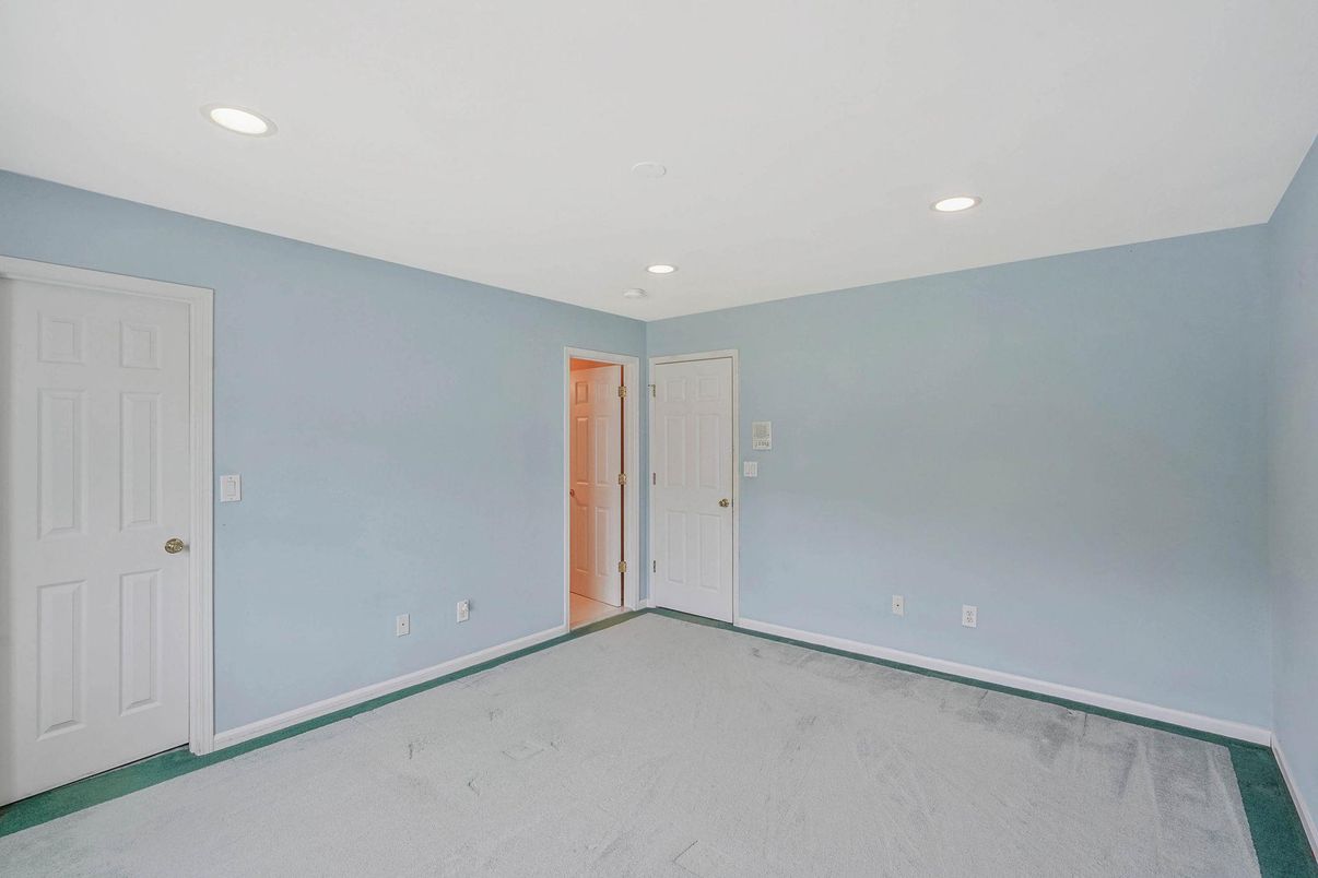 Empty room, Interior, Recessed Lighting