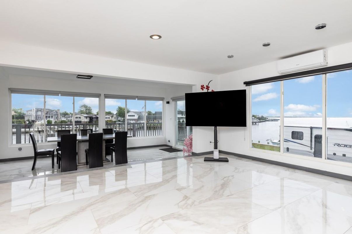 Dining room, Interior, Marble, Recessed Lighting, Water
