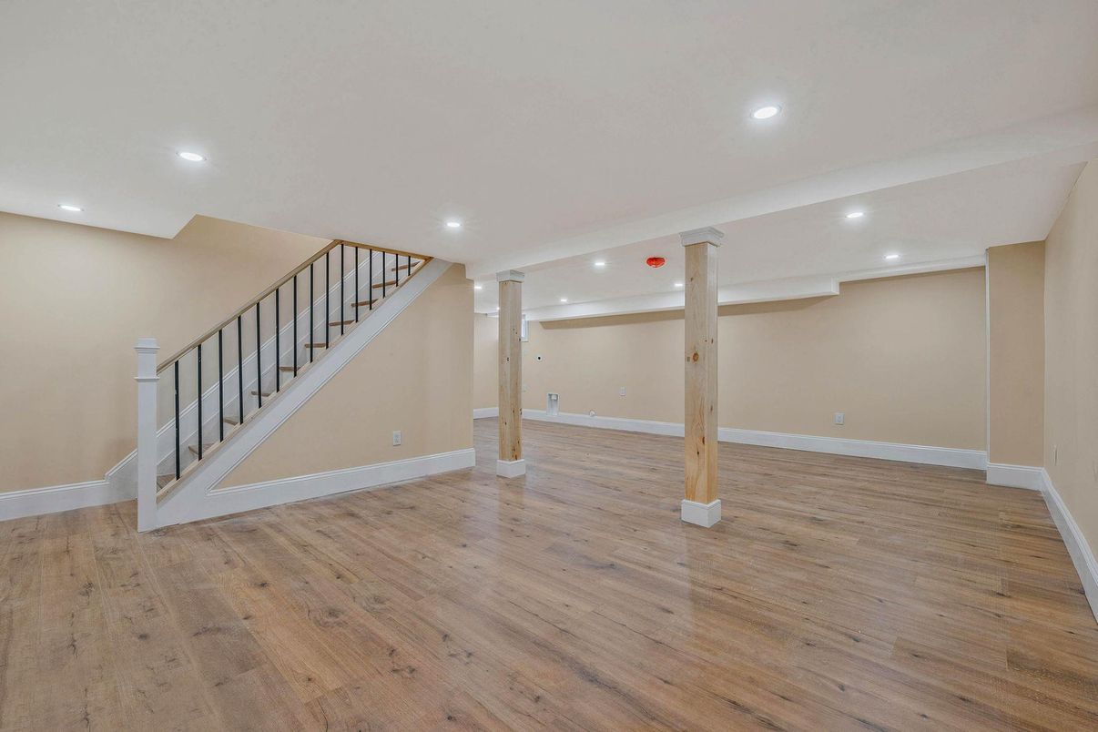 Empty room, Interior, Recessed Lighting, Wood Texture Flooring