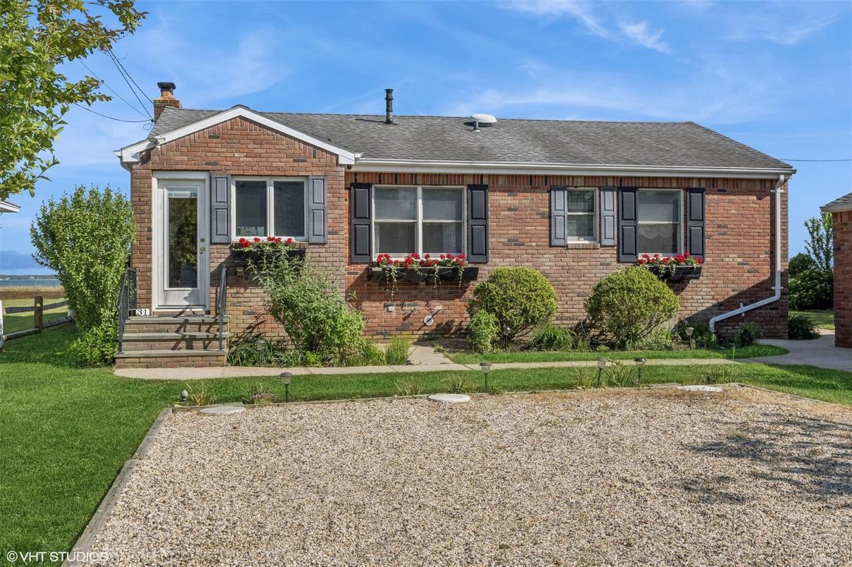 Exterior, Facade, Brick Facade, Split Level
