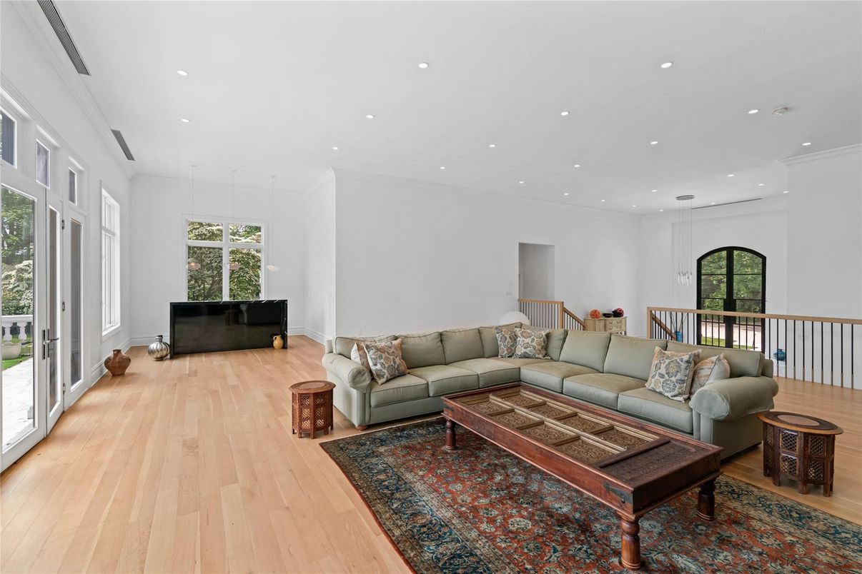 Interior, Living room, Pendant Lights, Recessed Lighting, Wood Texture Flooring