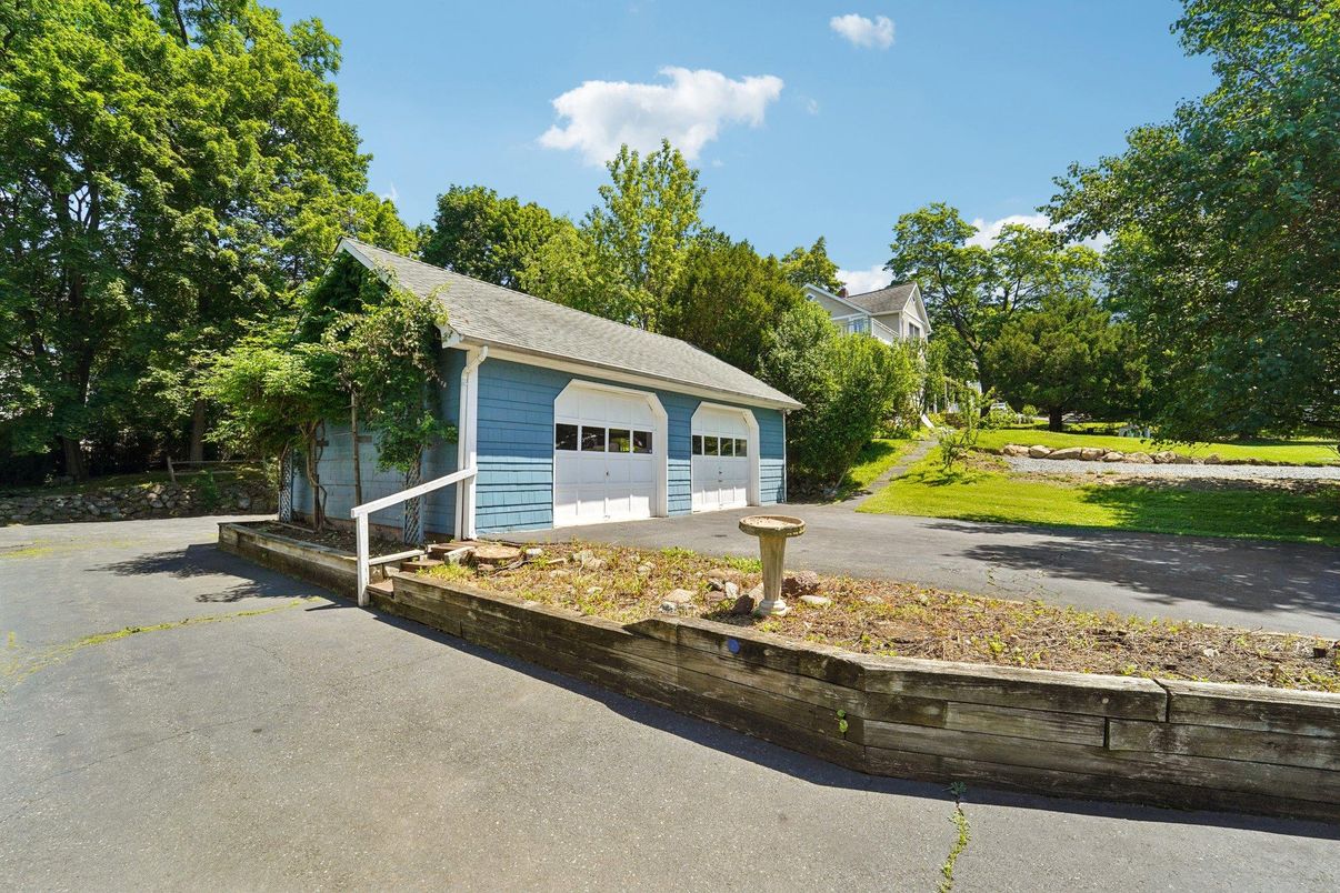 Detached Garage, Exterior