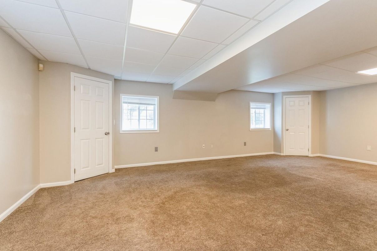 Empty room, Interior, Recessed Lighting