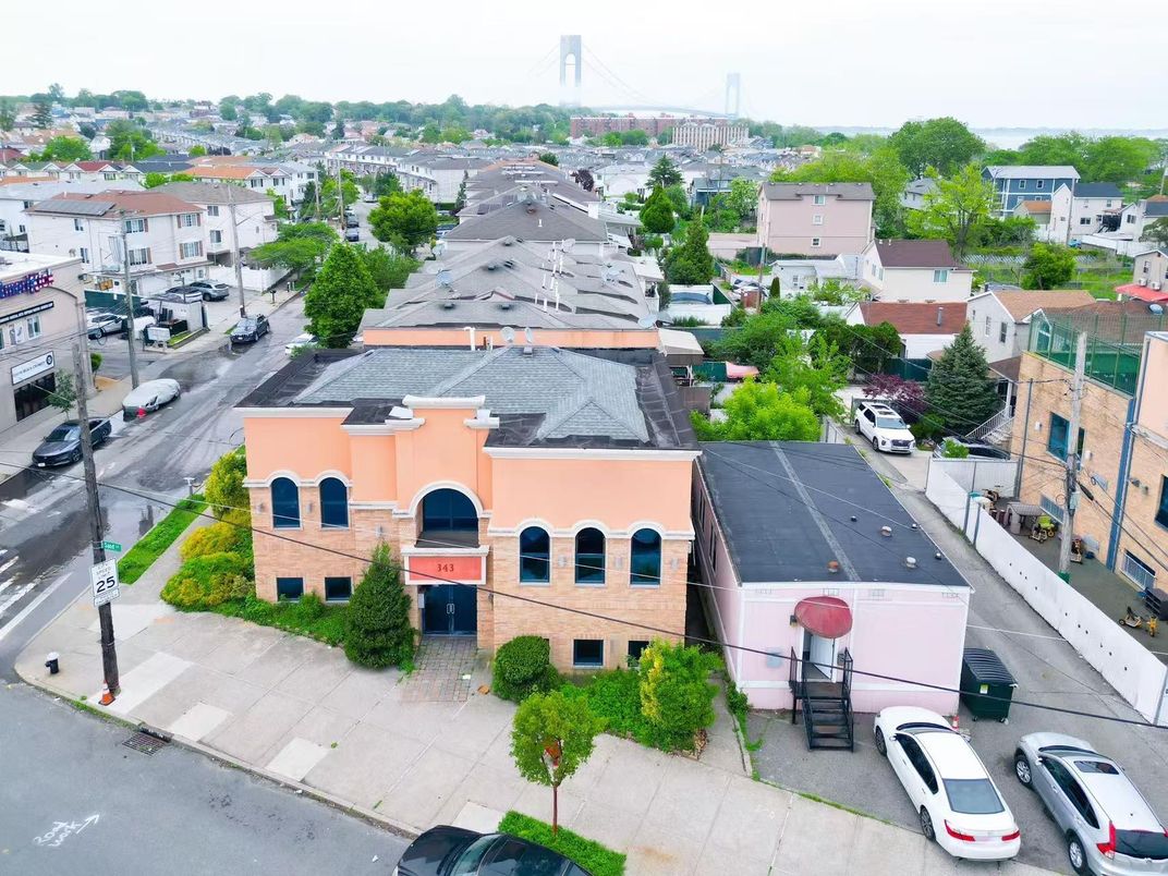 Exterior, Drone