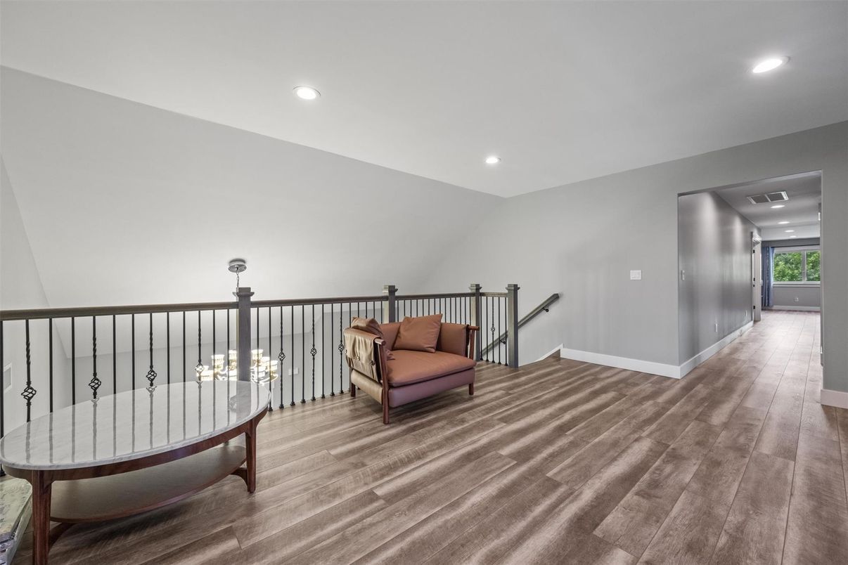 Interior, Pendant Lights, Recessed Lighting, Wood Texture Flooring