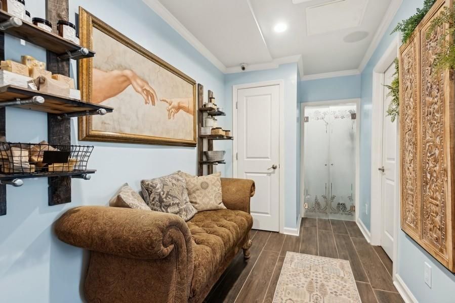Interior, Recessed Lighting, Wood Texture Flooring