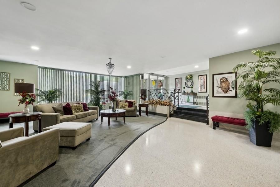 Interior, Living room, Pendant Lights, Recessed Lighting