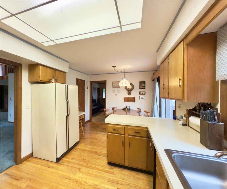Interior, Kitchen, Pendant Lights, Wood Texture Flooring
