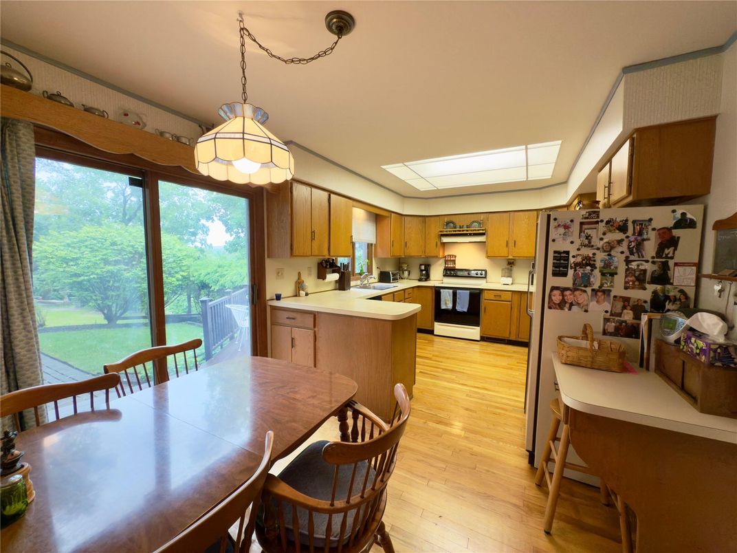 Dining room, Interior, Kitchen, Pendant Lights, Wood Texture Flooring