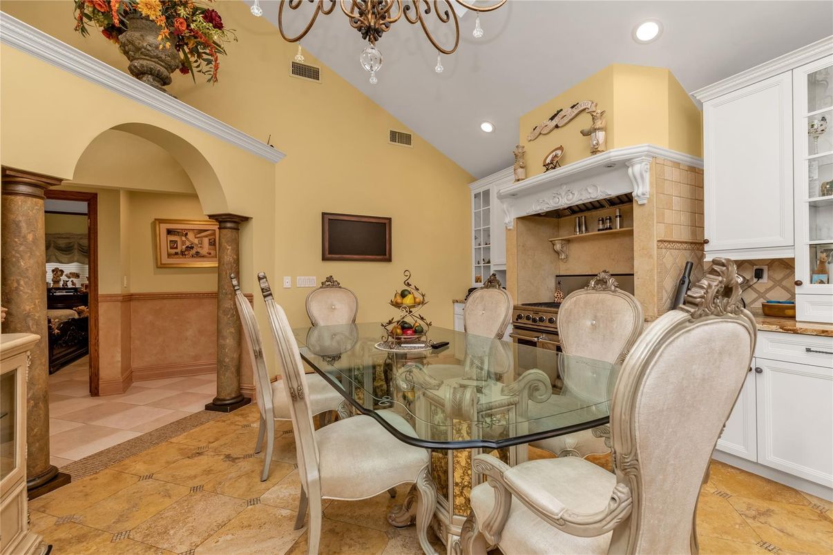 Dining room, Interior, Recessed Lighting