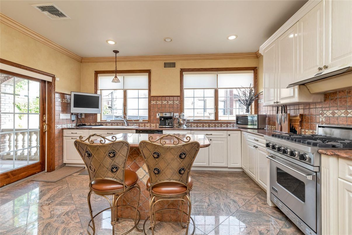 Interior, Kitchen, Pendant Lights, Recessed Lighting, Stainless Steel Appliances