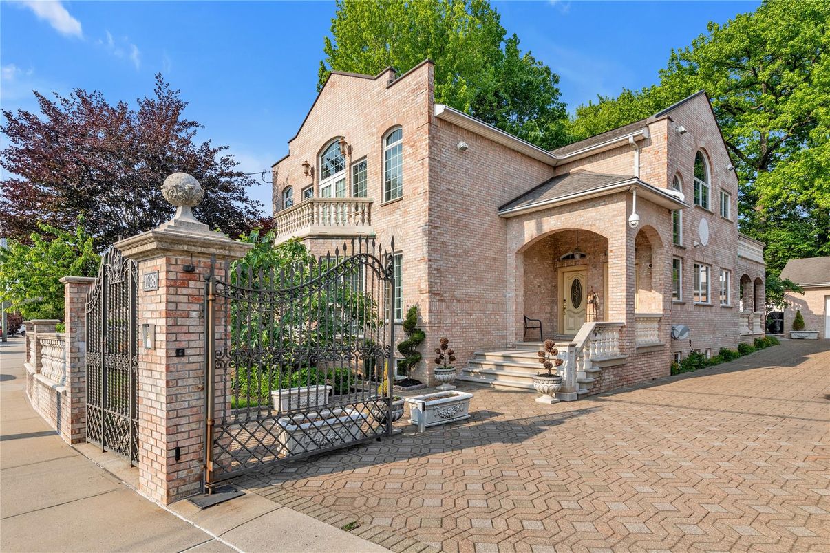 Exterior, Facade, Brick Facade, French Provincial