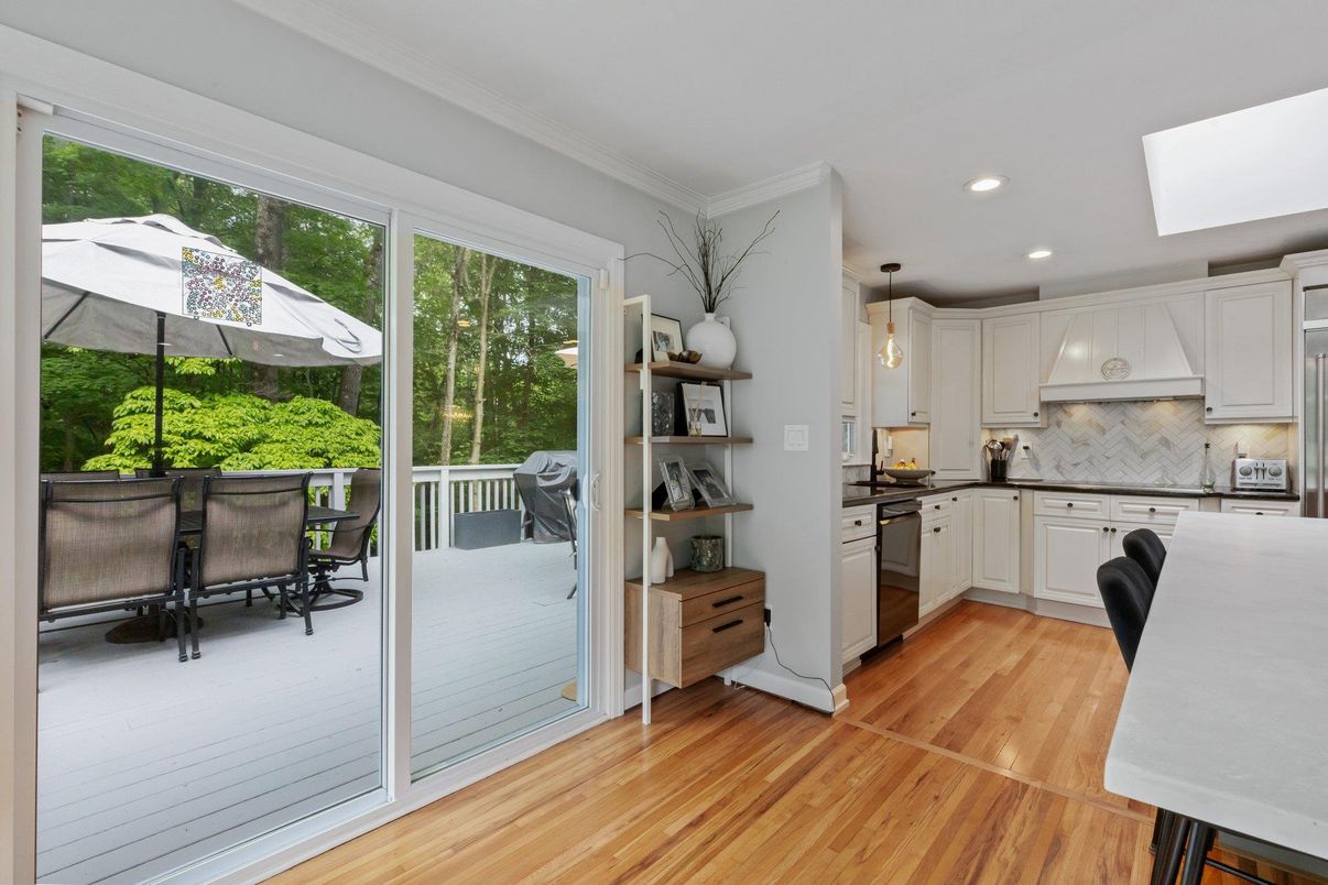 Dining room, Interior, Kitchen, Pendant Lights, Recessed Lighting, Wood Texture Flooring
