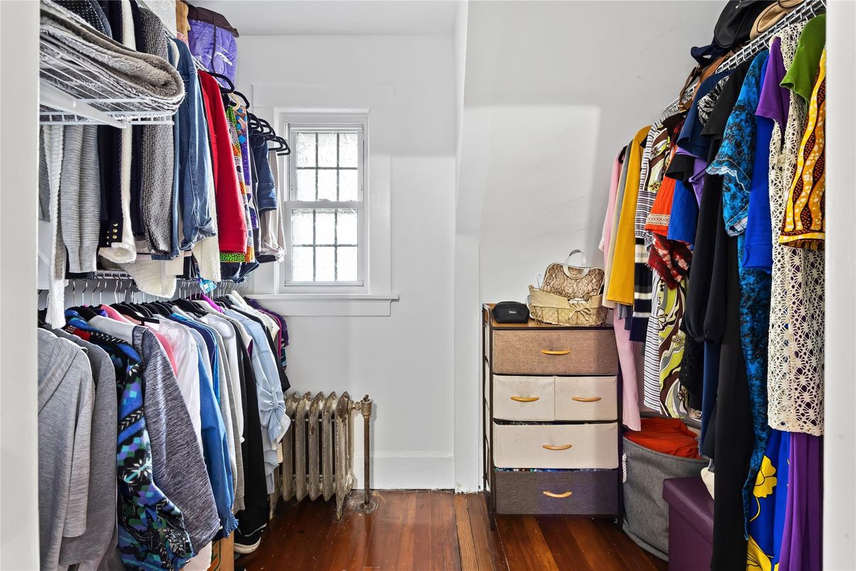 Interior, Walk-in Closets, Wood Texture Flooring