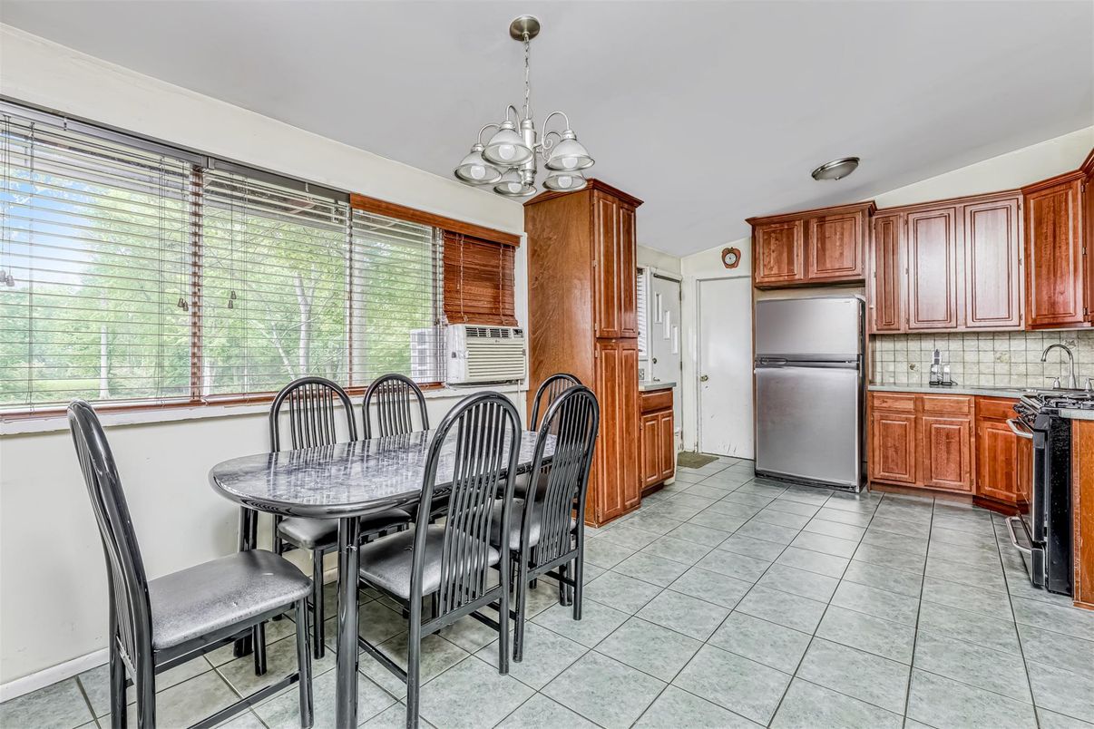 Chandelier, Dining room, Interior, Kitchen