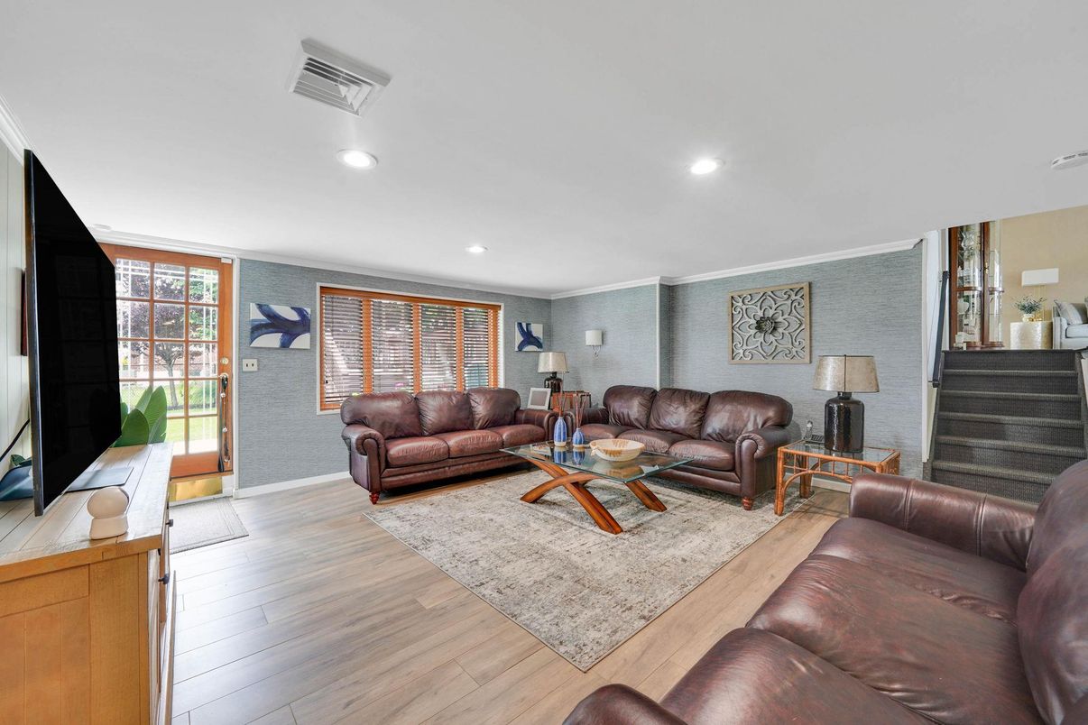 Interior, Living room, Recessed Lighting, Wood Texture Flooring