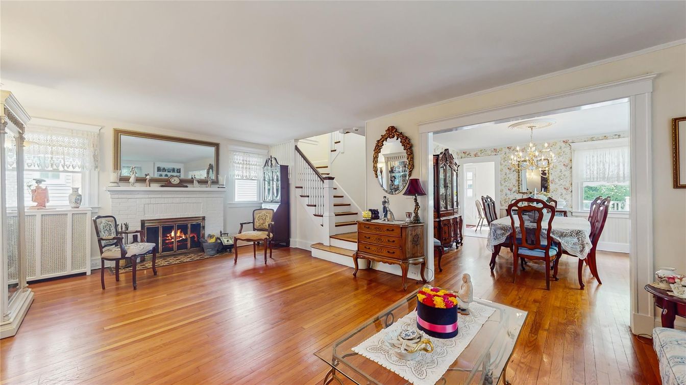 Chandelier, Dining room, Fireplace, Interior, Pendant Lights, Wood Texture Flooring