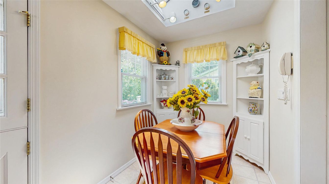 Dining room, Interior