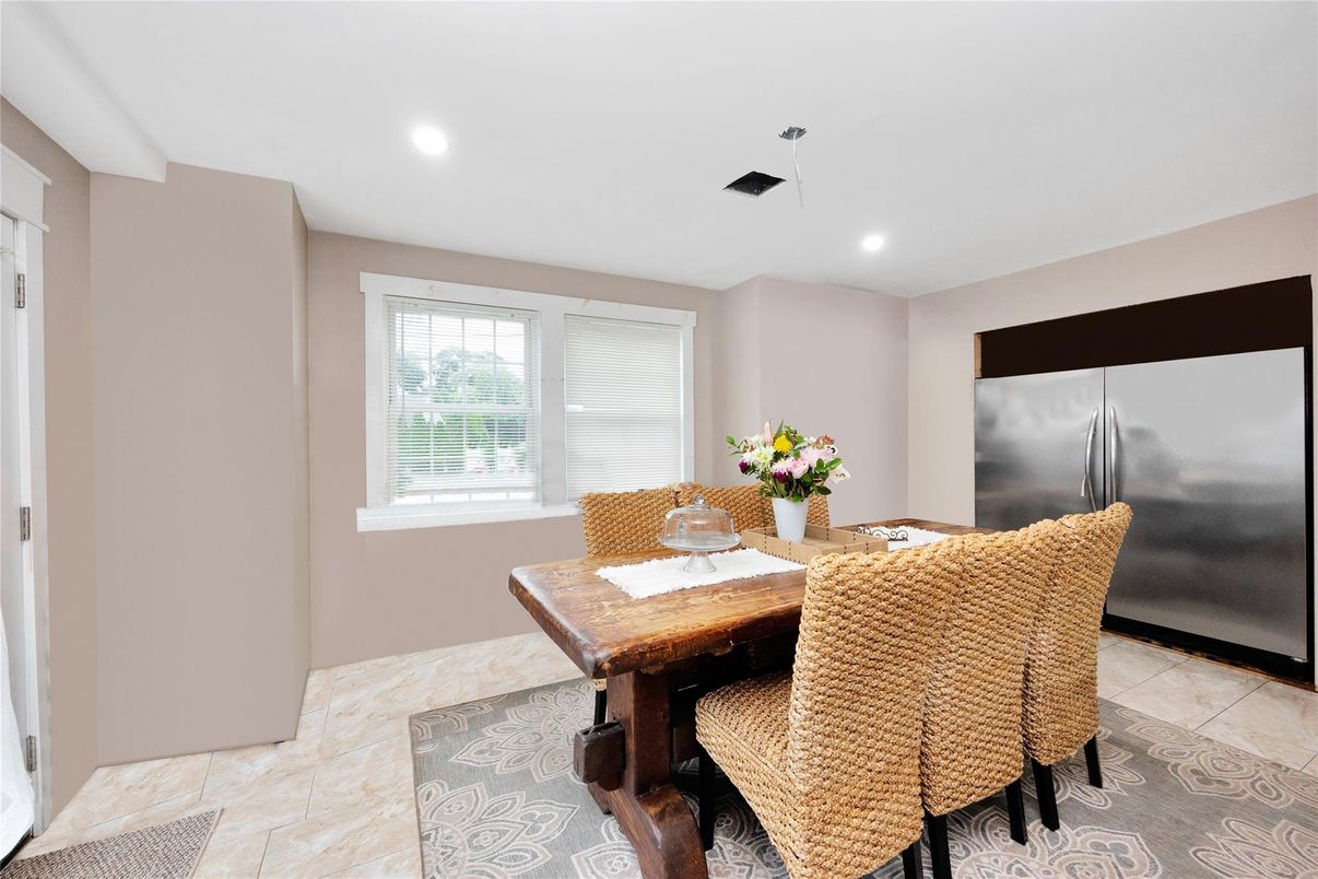 Dining room, Interior, Kitchen, Recessed Lighting