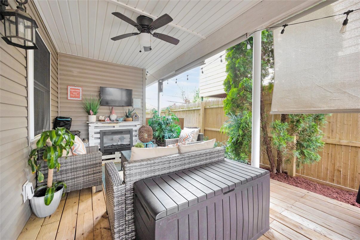 Exterior, Fireplace