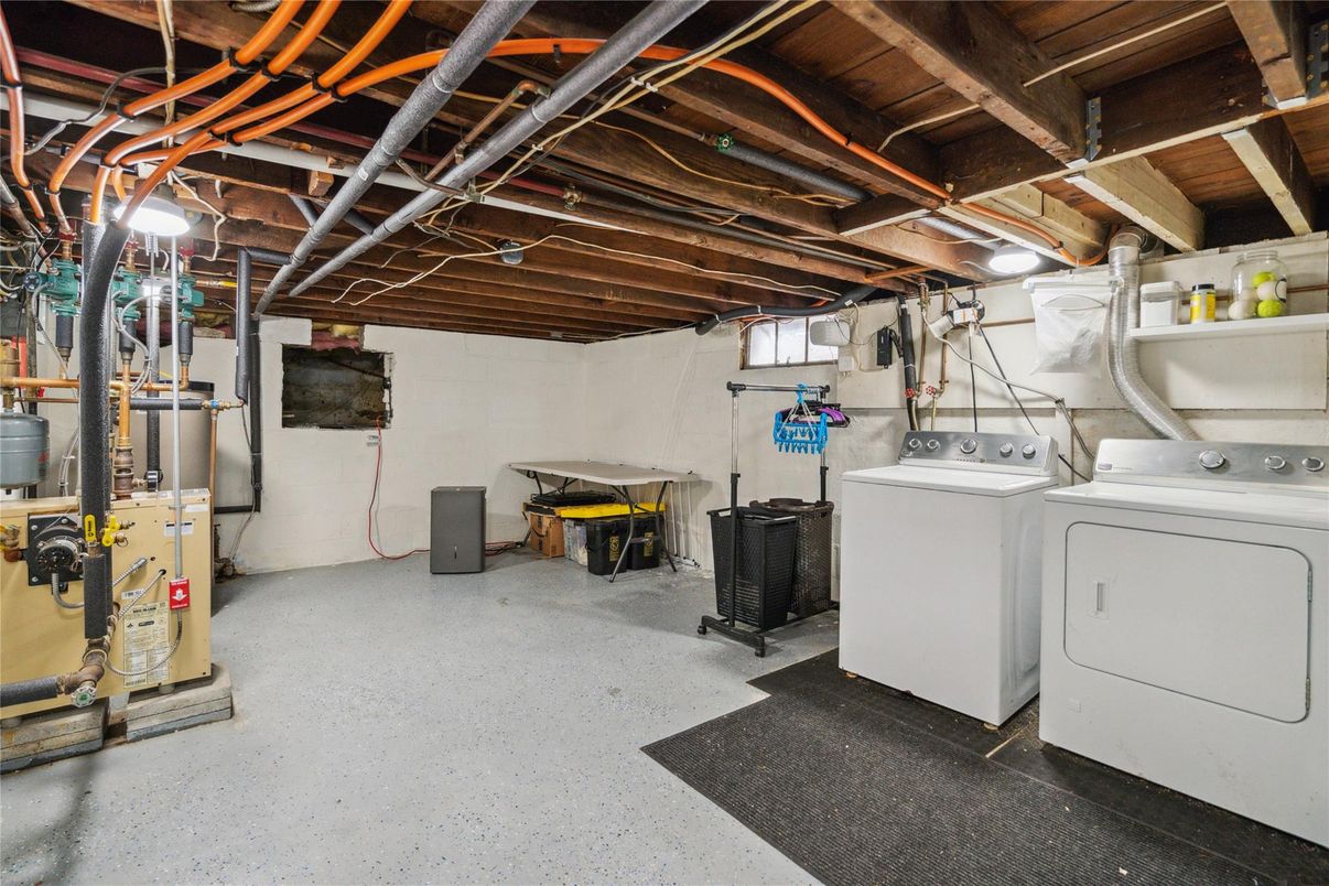 Interior, Washer, Wooden Beams, Wooden Ceilings