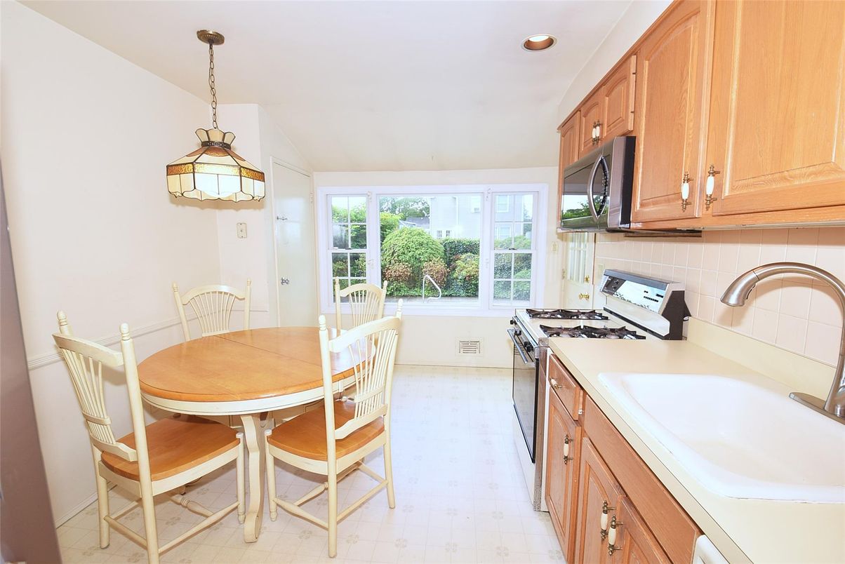 Dining room, Interior, Kitchen, Pendant Lights, Recessed Lighting