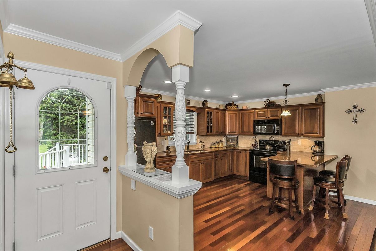 Interior, Kitchen, Pendant Lights, Recessed Lighting, Wood Texture Flooring