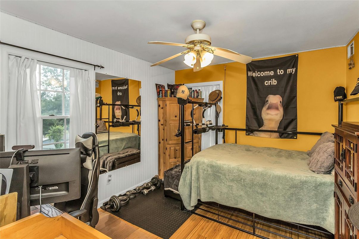 Bedroom, Fitness Equipment, Interior, Wood Texture Flooring
