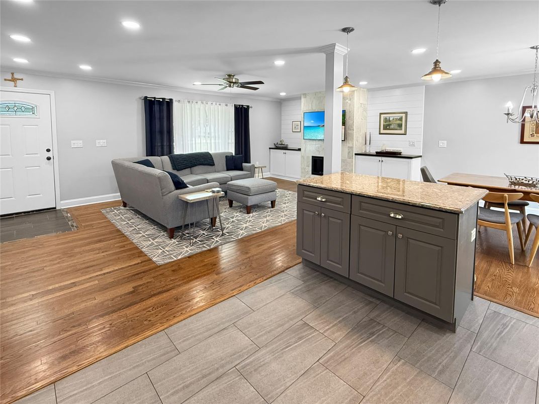 Dining room, Interior, Living room, Pendant Lights, Recessed Lighting, Wood Texture Flooring