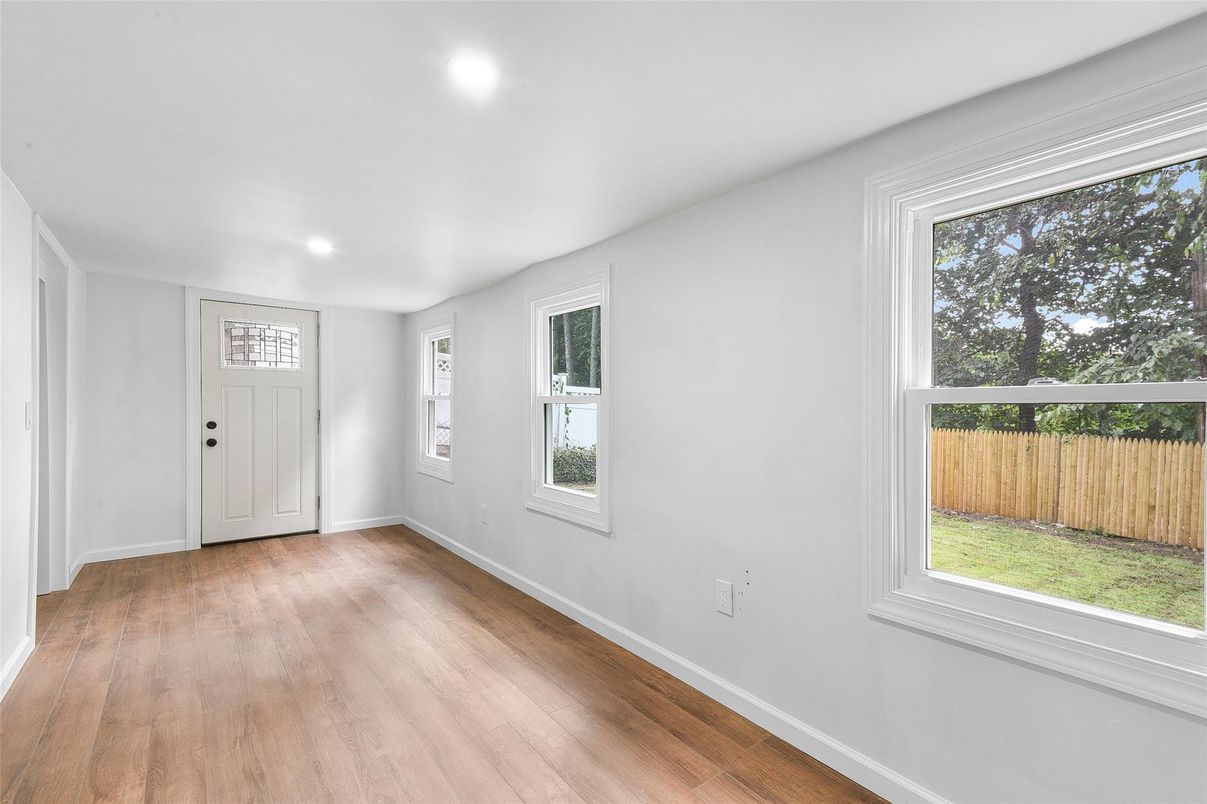 Empty room, Interior, Recessed Lighting, Wood Texture Flooring