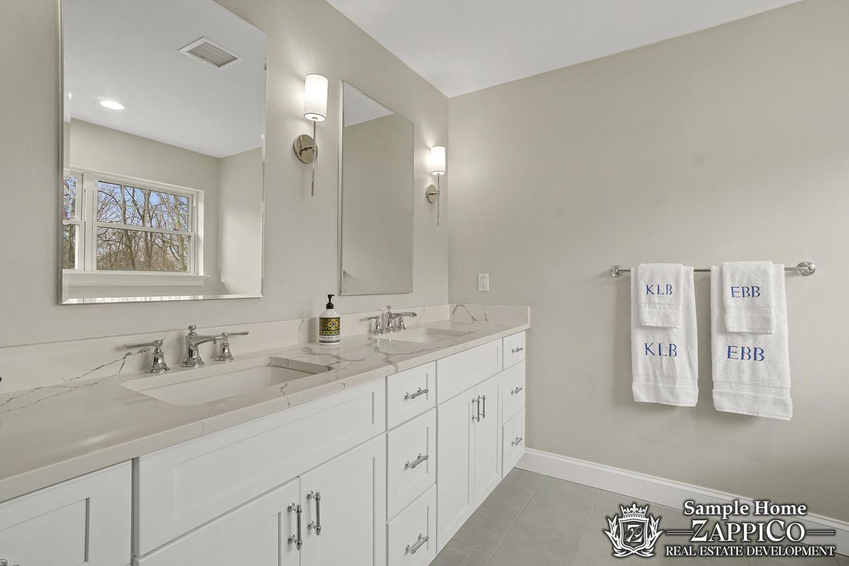 Bathroom, Dual Sink Vanities, Interior, Recessed Lighting
