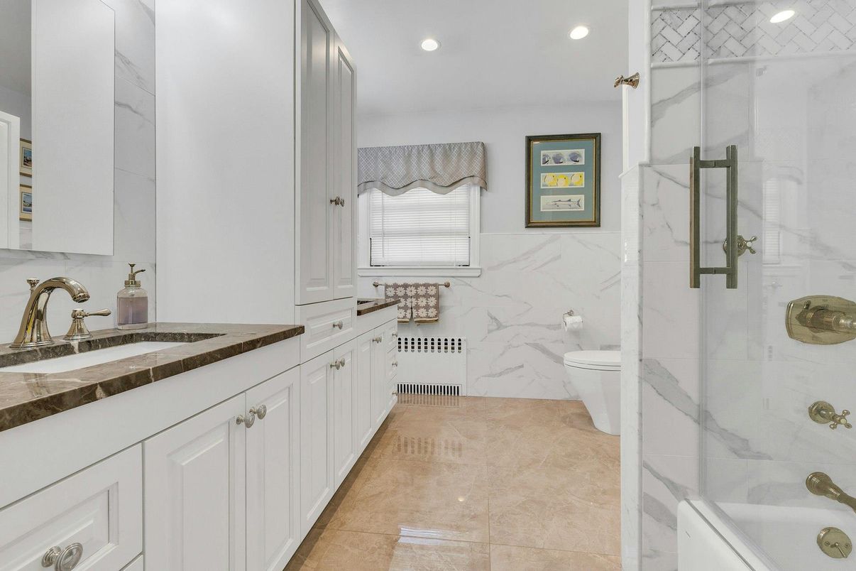 Bathroom, Interior, Marble Walls, Recessed Lighting