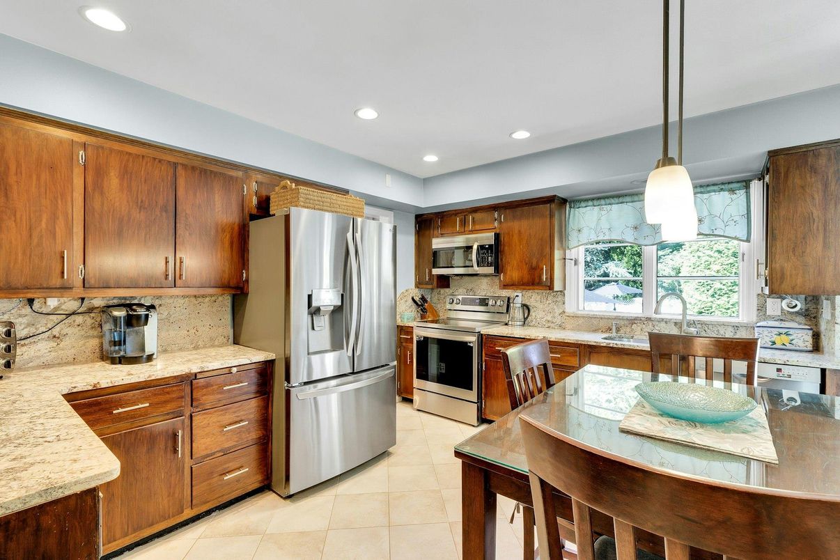 Interior, Kitchen, Pendant Lights, Recessed Lighting, Stainless Steel Appliances