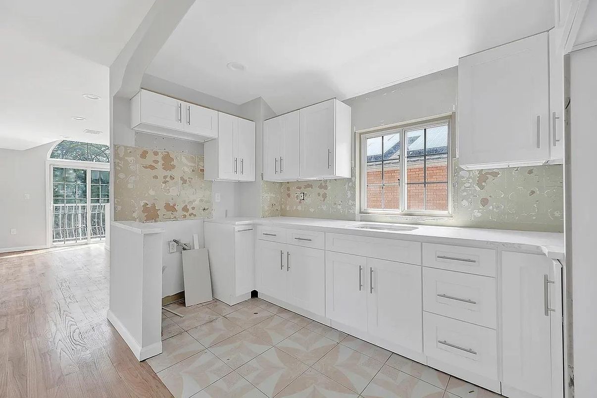 Interior, Kitchen, Recessed Lighting, Washer, Wood Texture Flooring