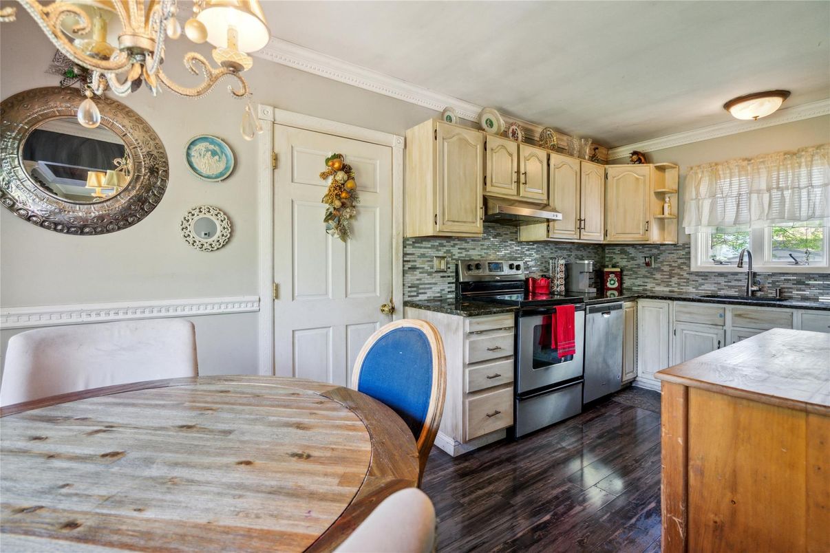 Chandelier, Dining room, Interior, Kitchen, Wood Texture Flooring
