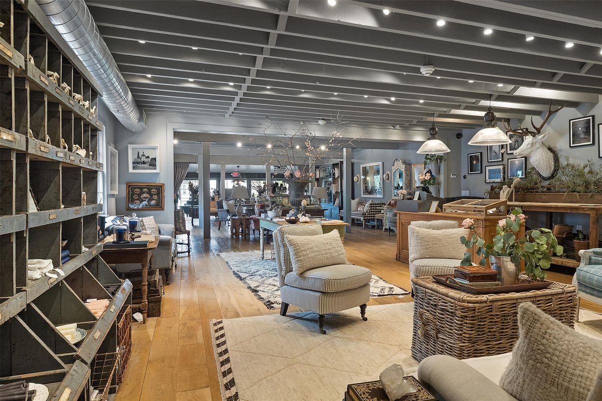 Dining room, Interior, Living room, Pendant Lights, Recessed Lighting, Wood Texture Flooring