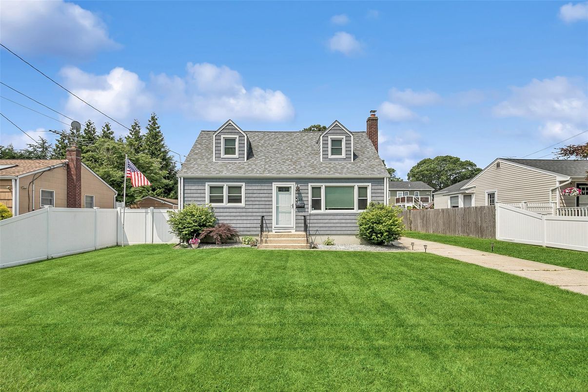 Backyard, Exterior, Facade, Cape Cod